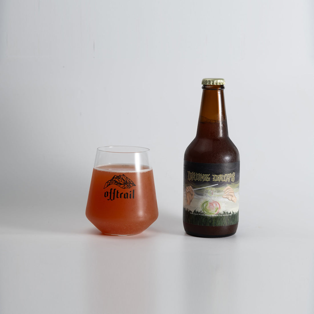 Off Trail Divine Drops / 小菅村の梅と笛吹市のすももをふんだんに使用した オーク樽17ヶ月熟成のWheat Strong Ale